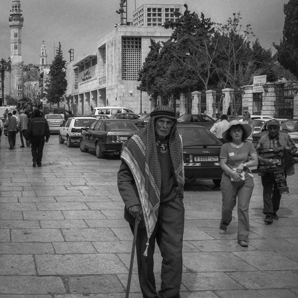 Place de Bethleem avec un musulman, une touriste, un vendeur