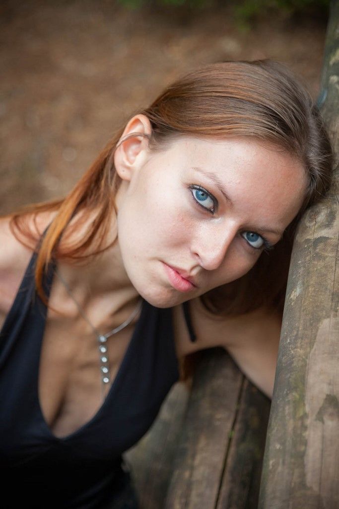 Portait de femme aux yeux bleus