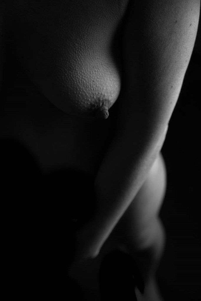 Vue plongante sur le sein d'une femme