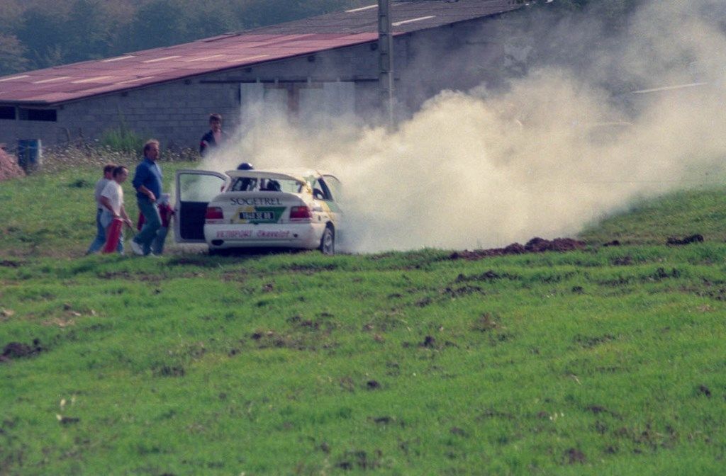 Tonneau de Pereira sur Ford Escort