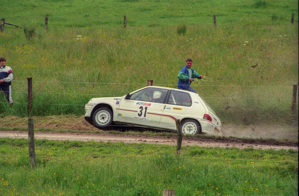 160 rallye dans le fossé