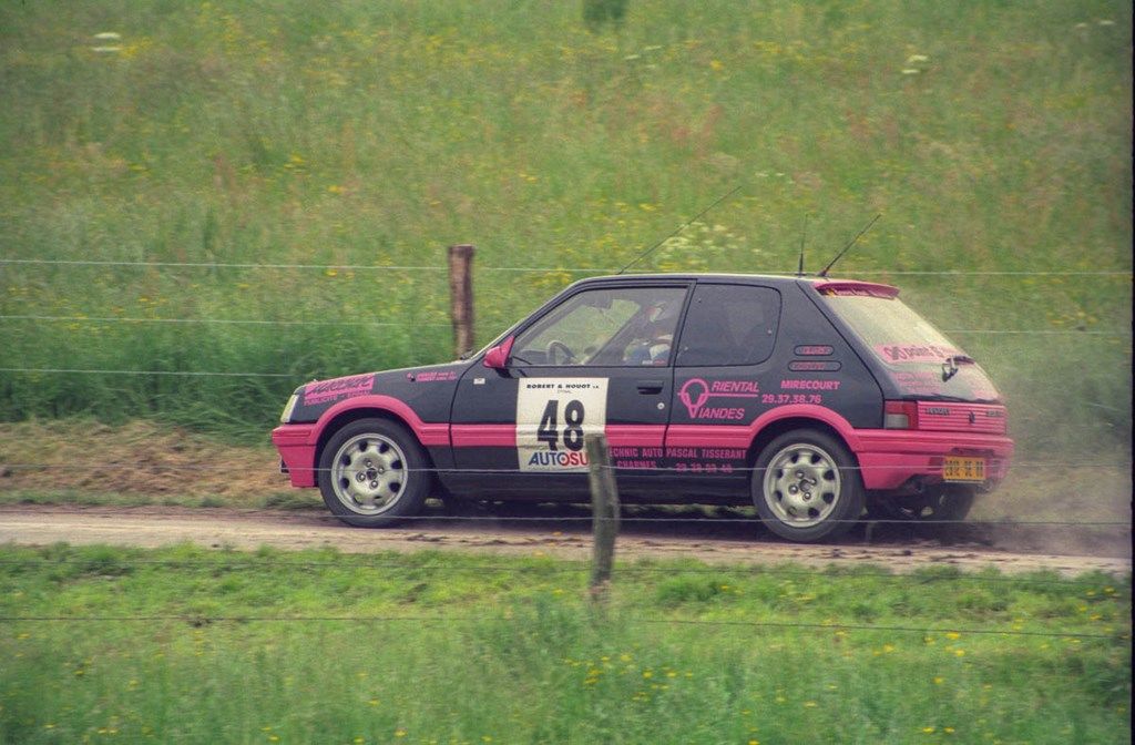 205 GTI à la limite