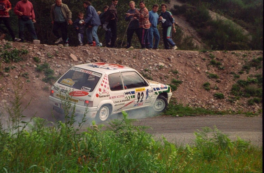 205 rallye dans le décor