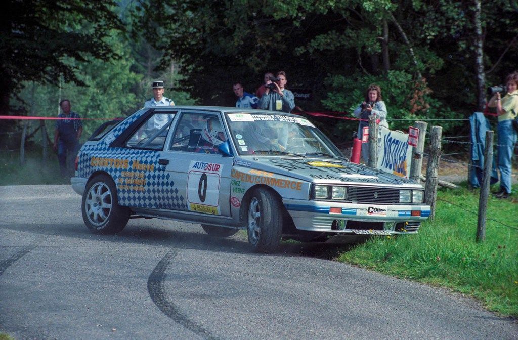 R11 Turbo dans les piquets de parc