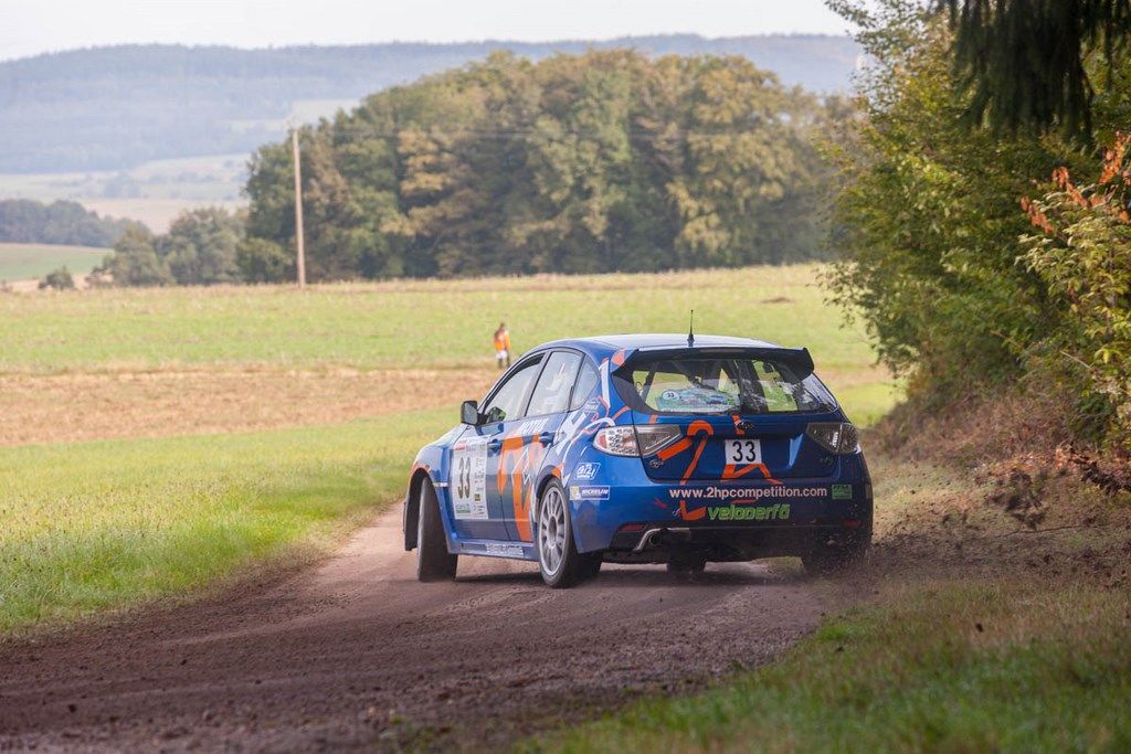 Beau drift d'une Subaru