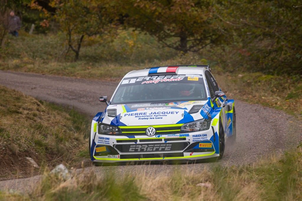 VW Polo R5 n°1 blanche et bleu de l'équipage Deloy & Belot au rallye de la Luronne 2020