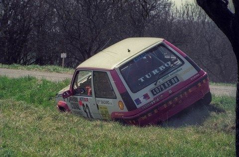 R5 GT Turbo au fossé