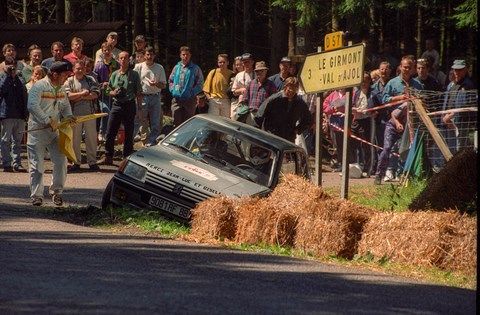 205 GTI dans les bottes de paille