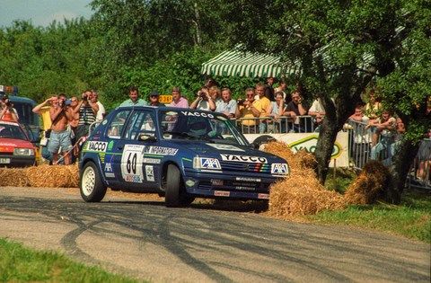 205 rallye tourne trop large