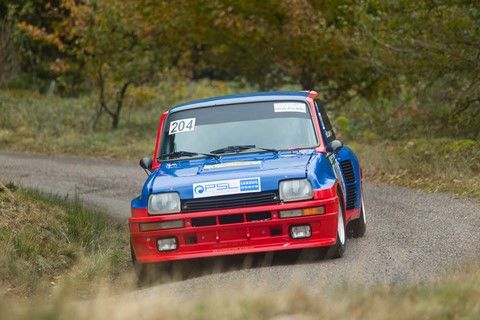 Renault 5 Turbo bleu et rouge de l'équipage Juif & Juif au rallye de la Luronne 2020